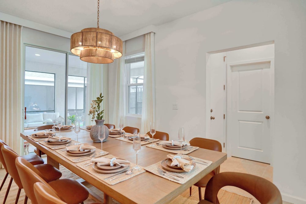 Luxury 7BR Villa, Pool, Spa & Game Room