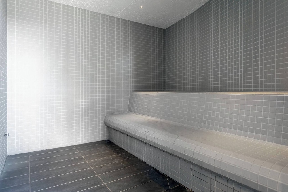 Southbank 2BR High City Views Enjoy Wine, Gym, Pool, Wifi