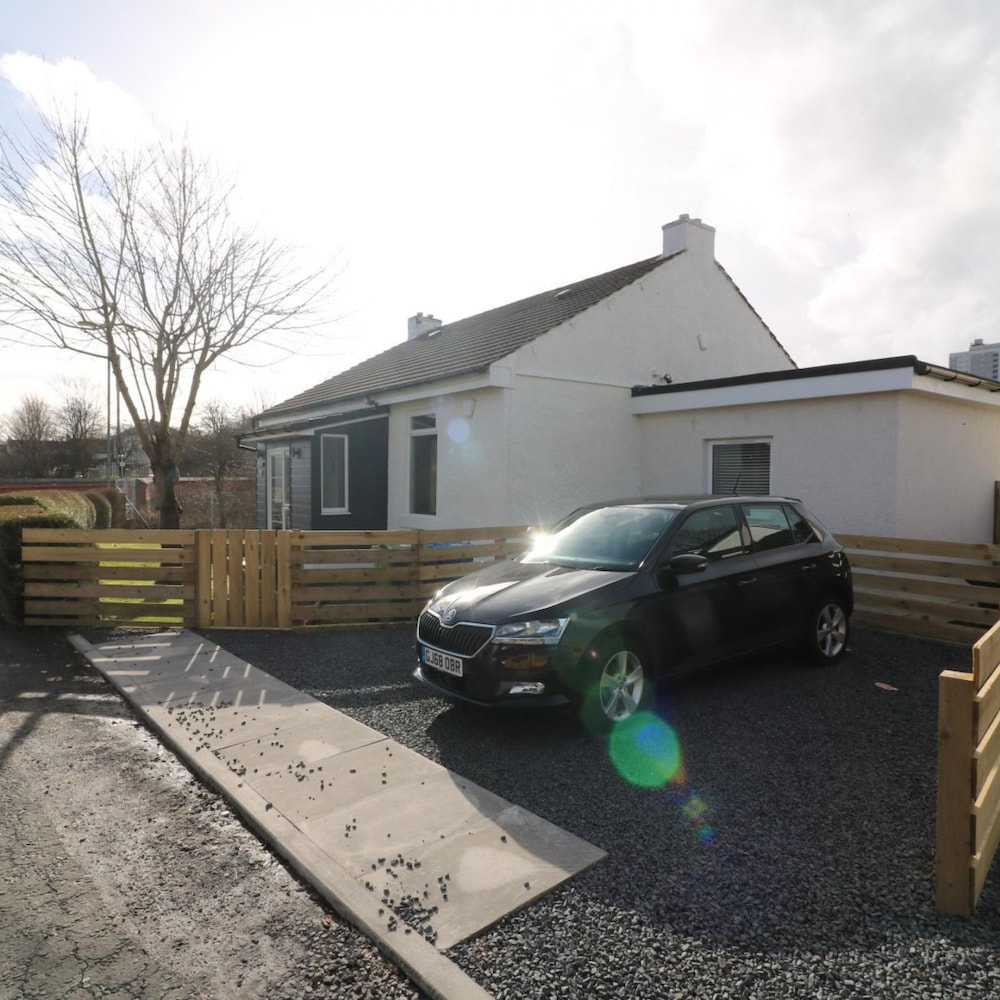 Railway Cottage - Maryhill