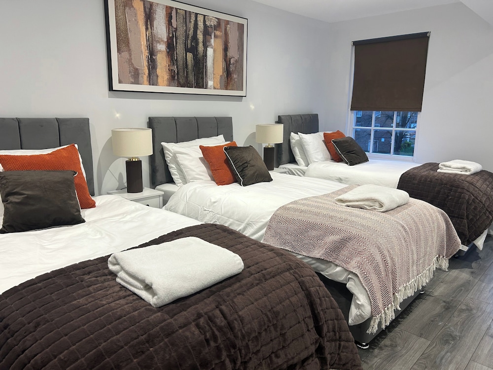 Long Stay Friendly-family-wifi-parking-sleeps 6