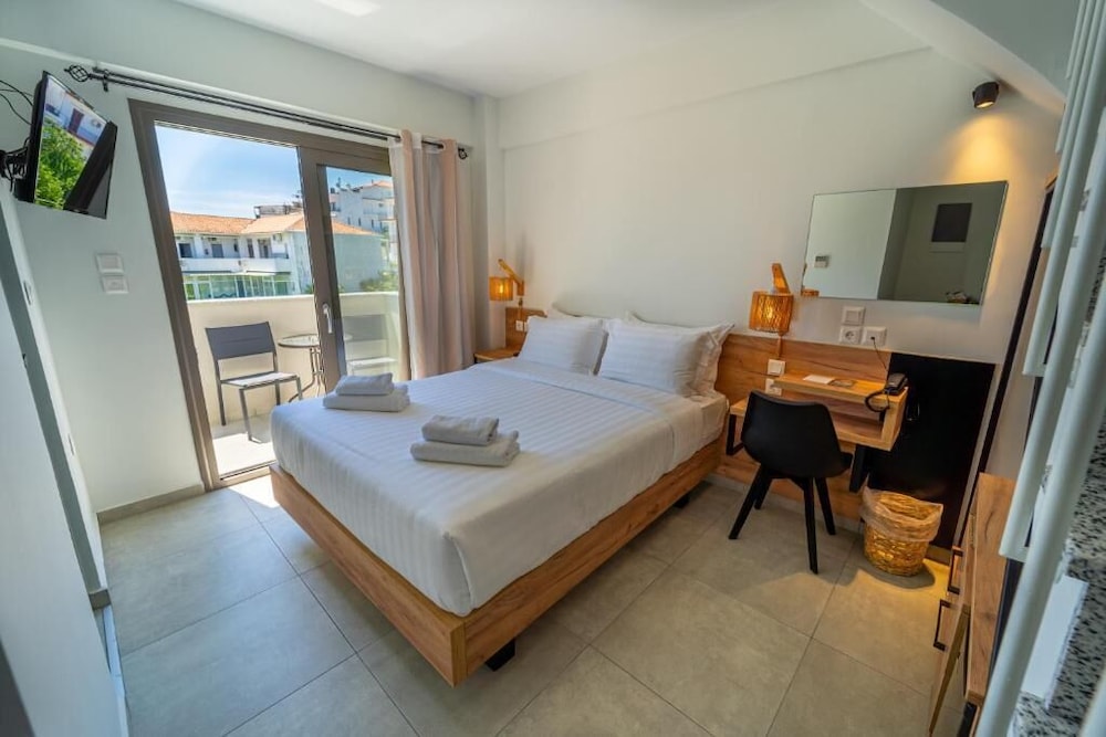 Niso Skiathos view 3