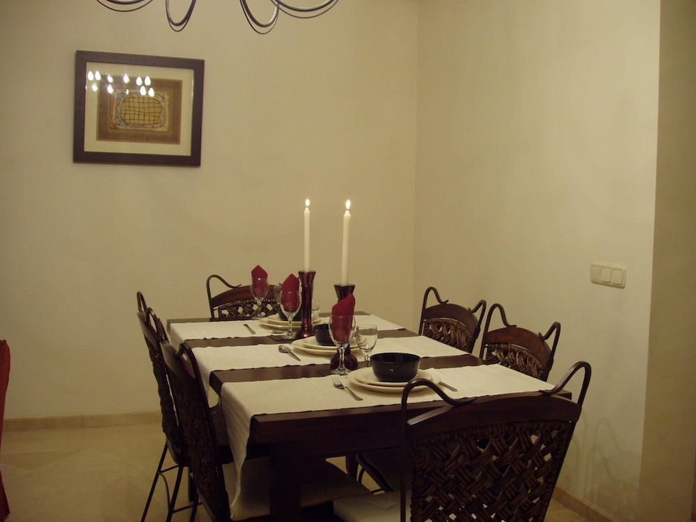 5 Exquisite Penthouse Apartment With Outdoor Jacuzzi, Free Wifi And Full Aircon photo 2