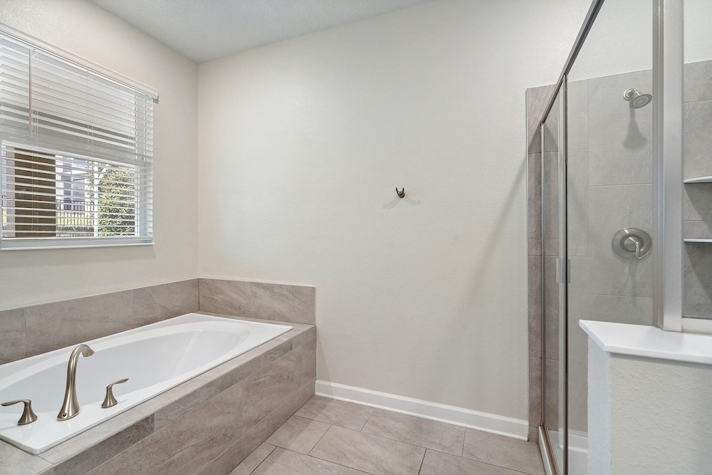 1194 Drop Lane