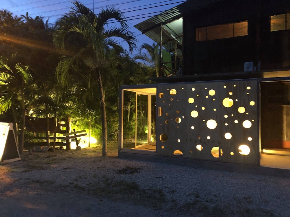 Hotel Sugar's Monkey - Image 1