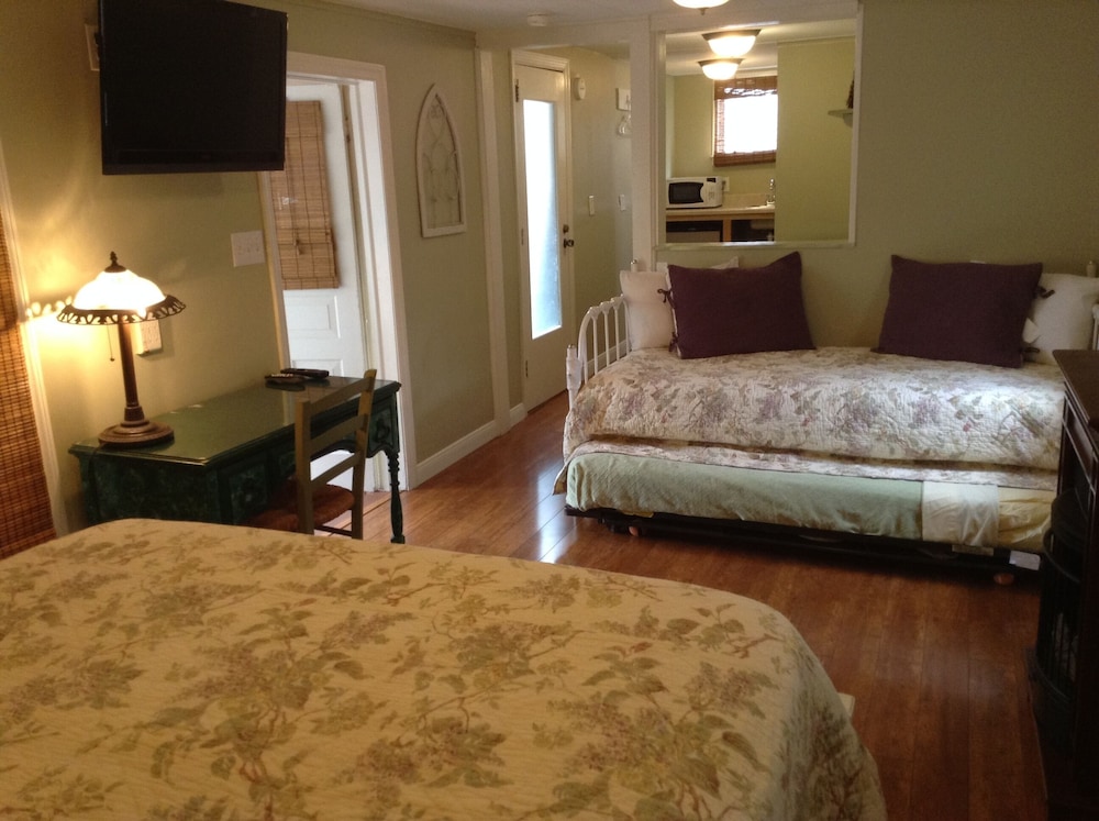 Island Guest House B&B