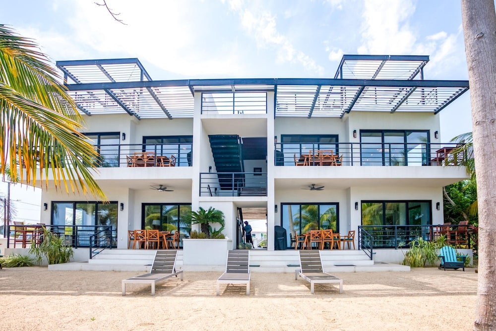 Oceanfront Sunset Gecko Condo - Ground Floor 1A