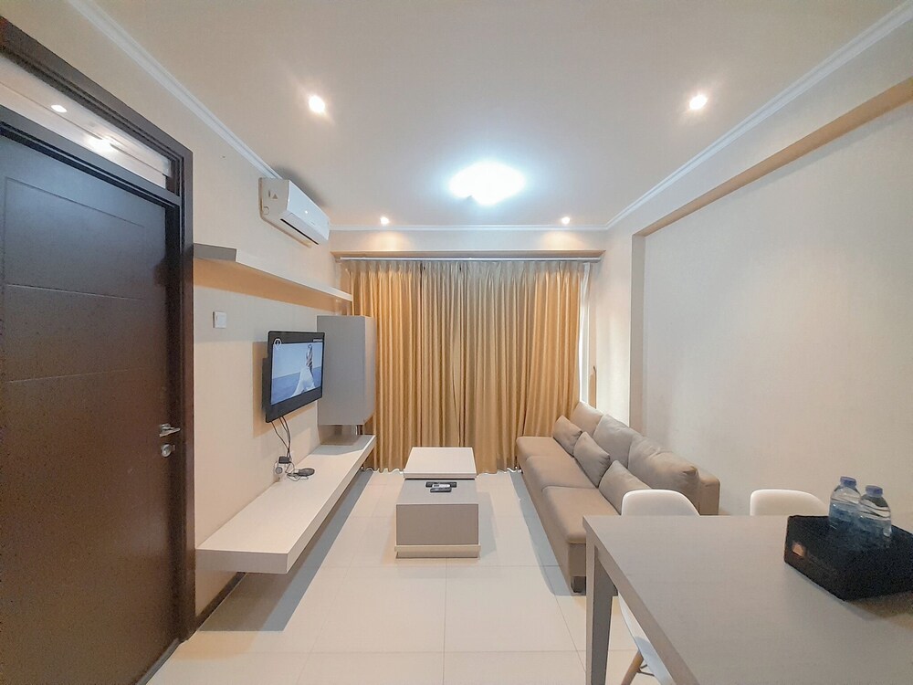 Minimalist 2Br Apartment At Gateway Pasteur