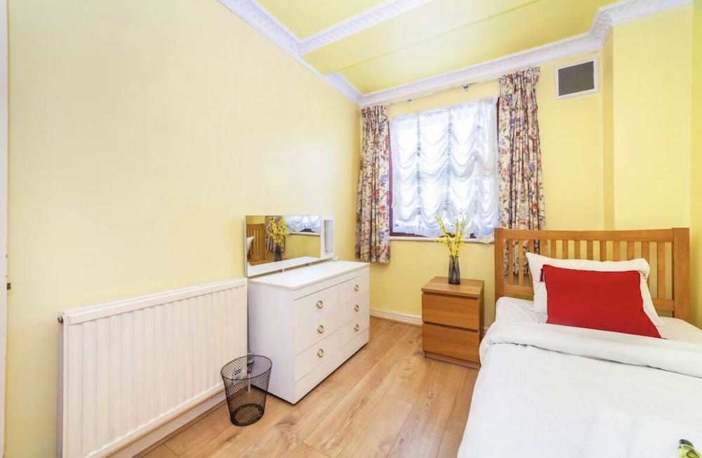 Remarkable 3-bed Apartment in London