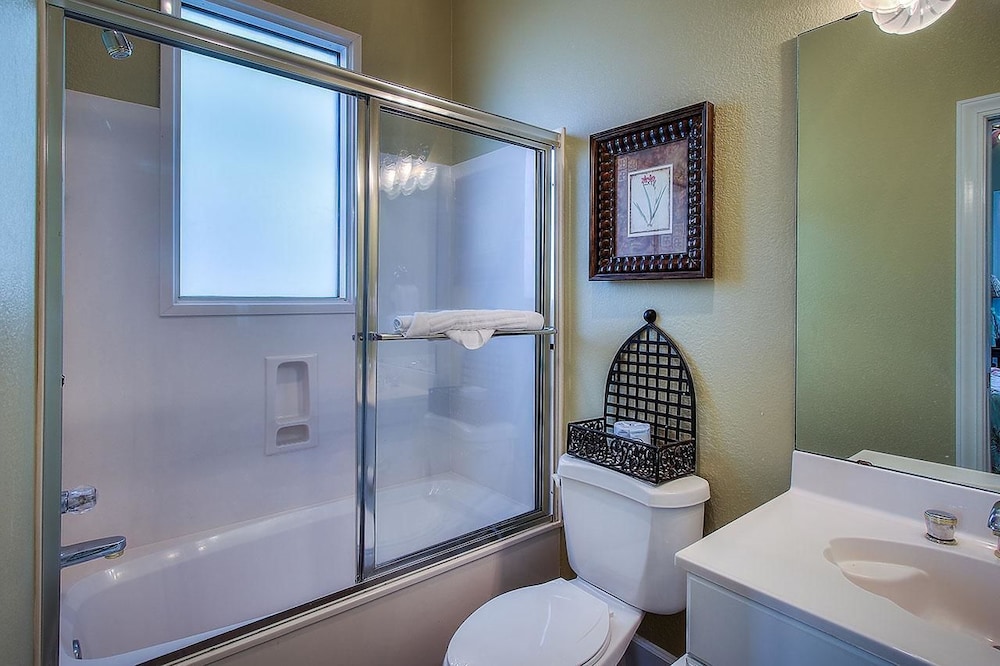 Vista Bella del Mar 5 Bedroom Holiday Home by Five Star Properties