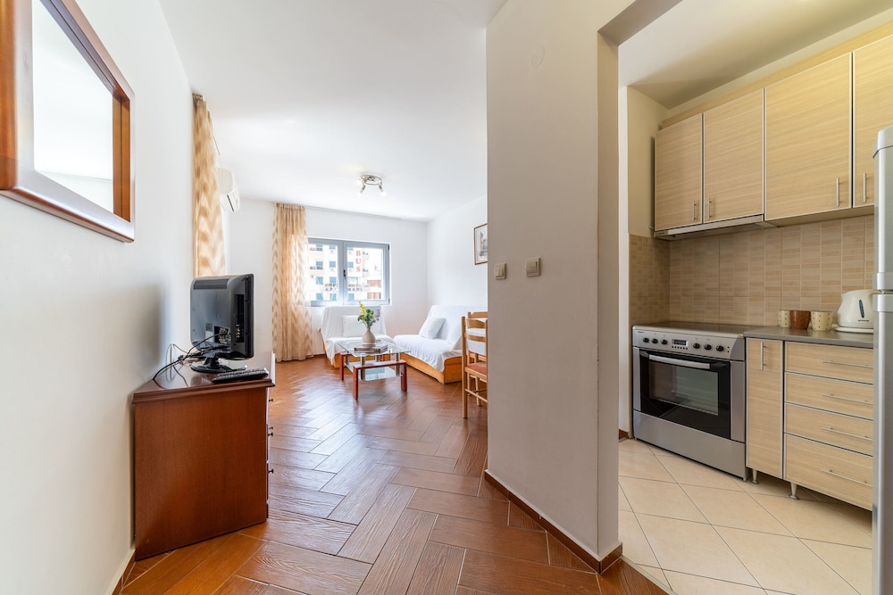 SMS Apartments