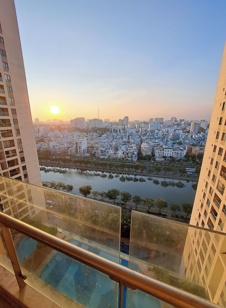 Gold View Saigon Riverside
