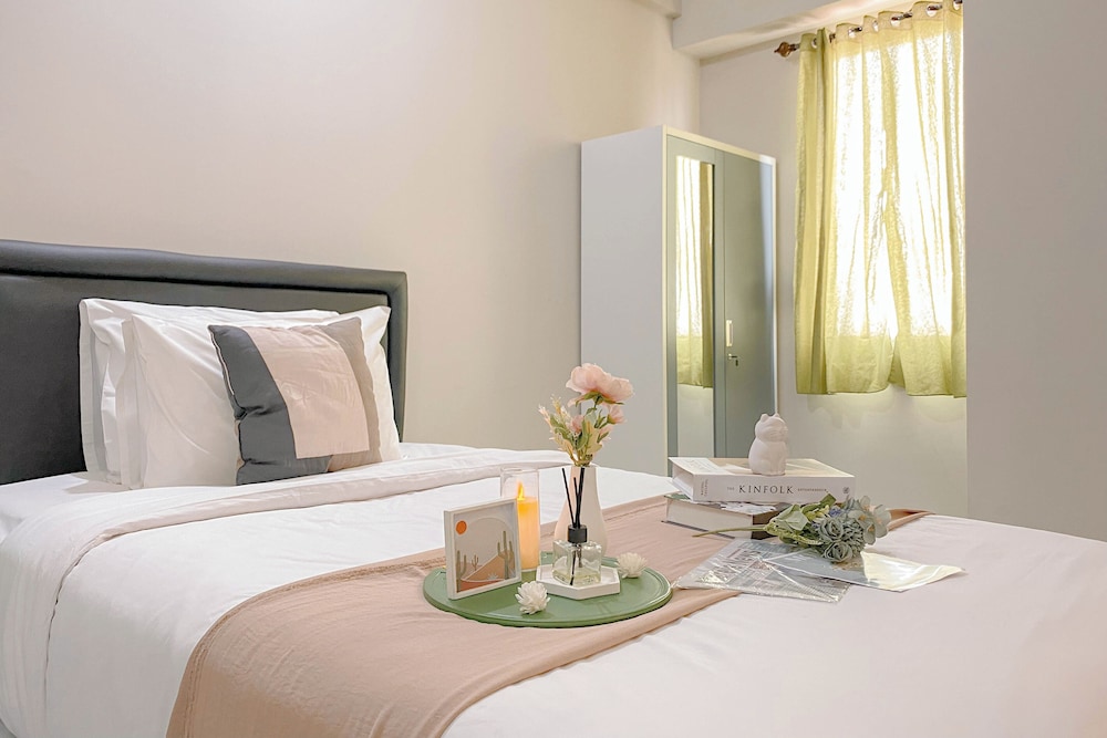 Cozy and Well Furnished Studio Grand Kamala Lagoon Apartment