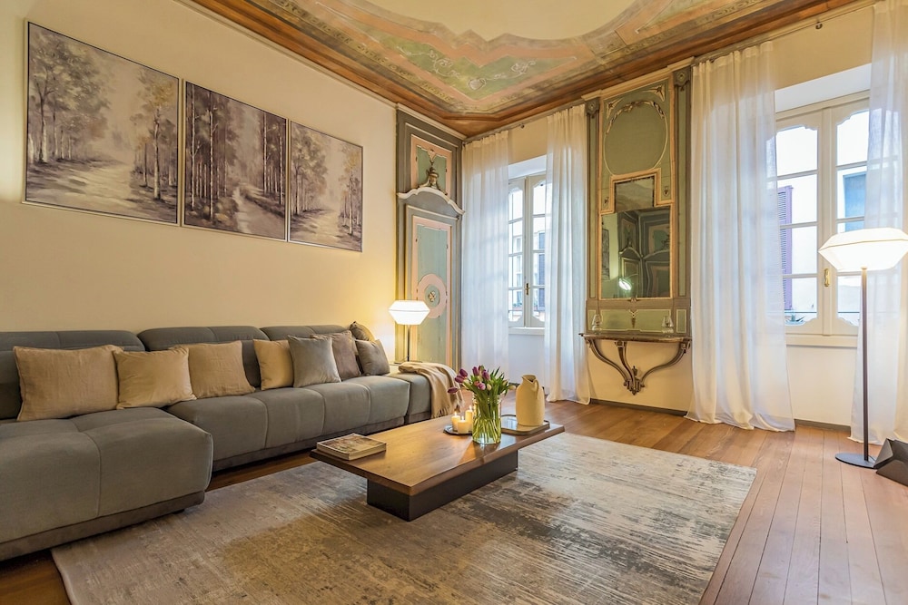 Rovelli 41 by Rent all Como