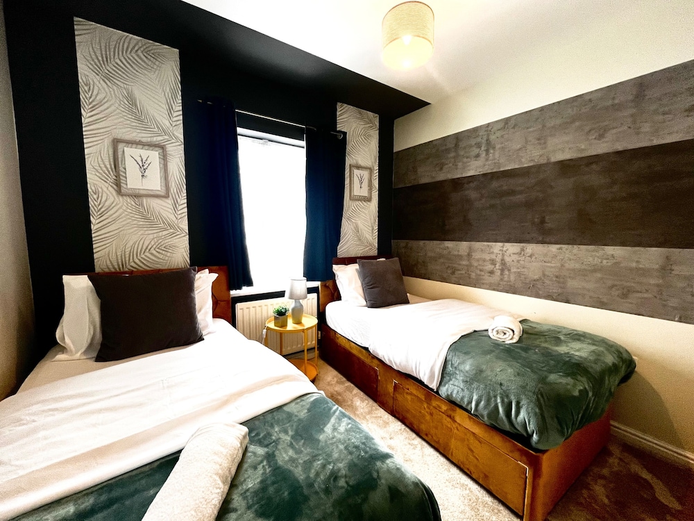 Canterbury Charm - Spacious 4 Bedroom House