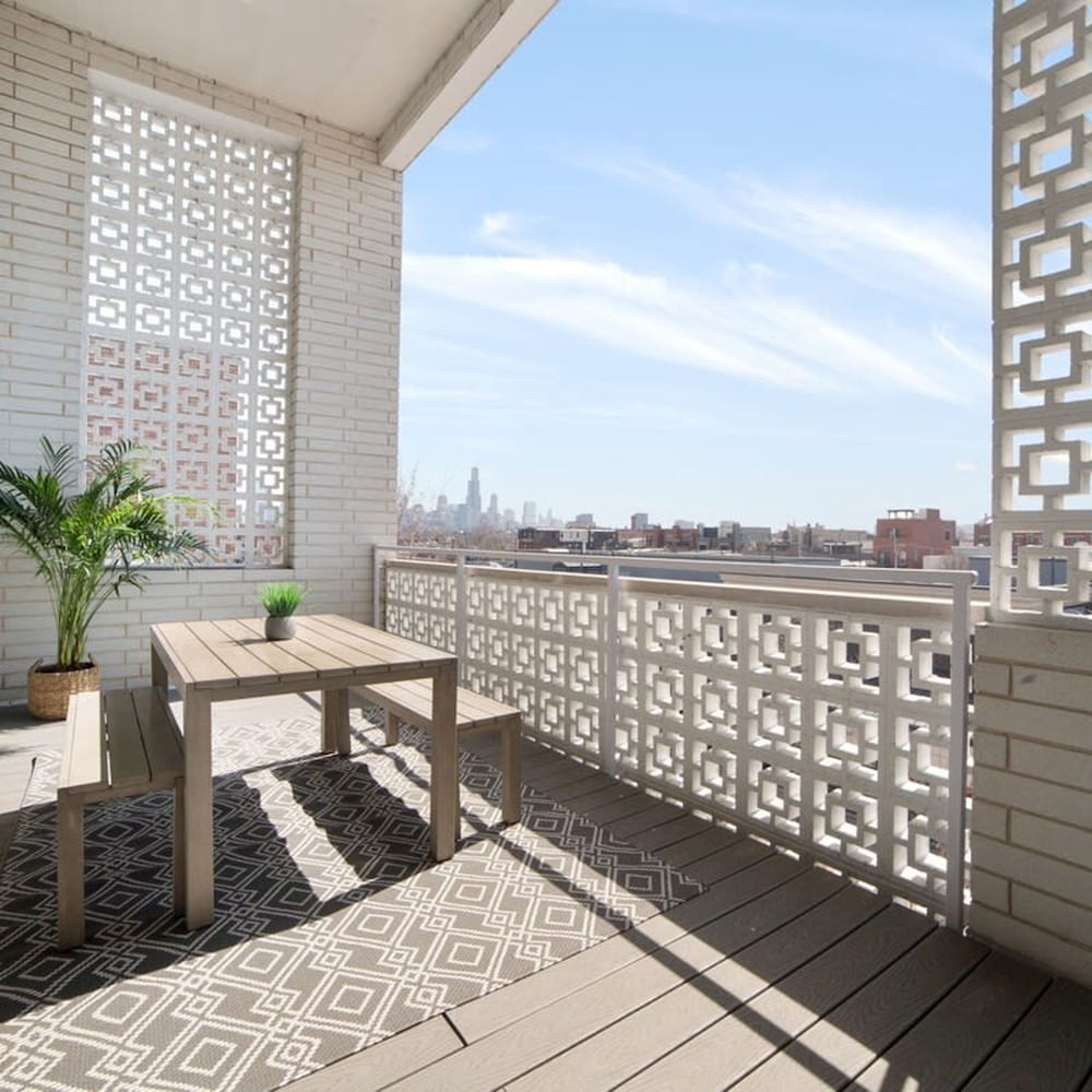 4-bedroom Penthouse w 2 Large Balconies Rooftop