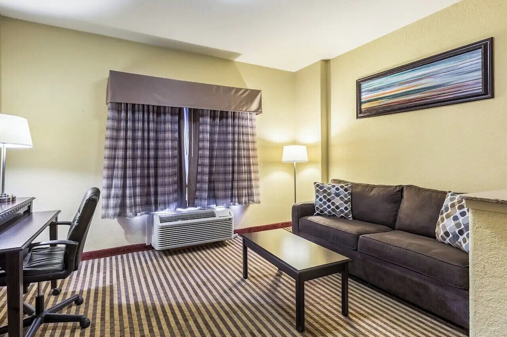 CasaBlanca Inn & Suites Houston