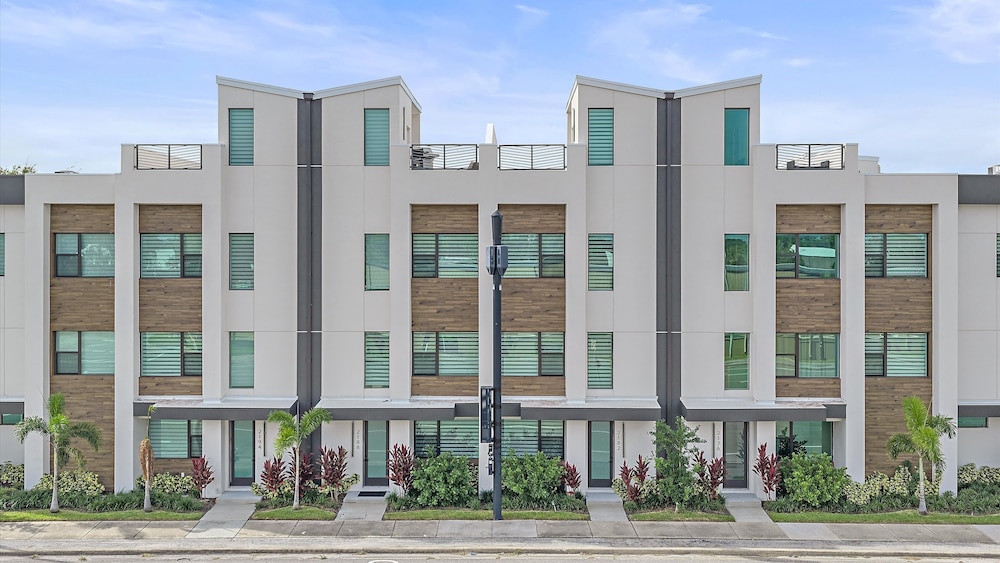 Coastal Moderne 2 Bedroom Townhouse