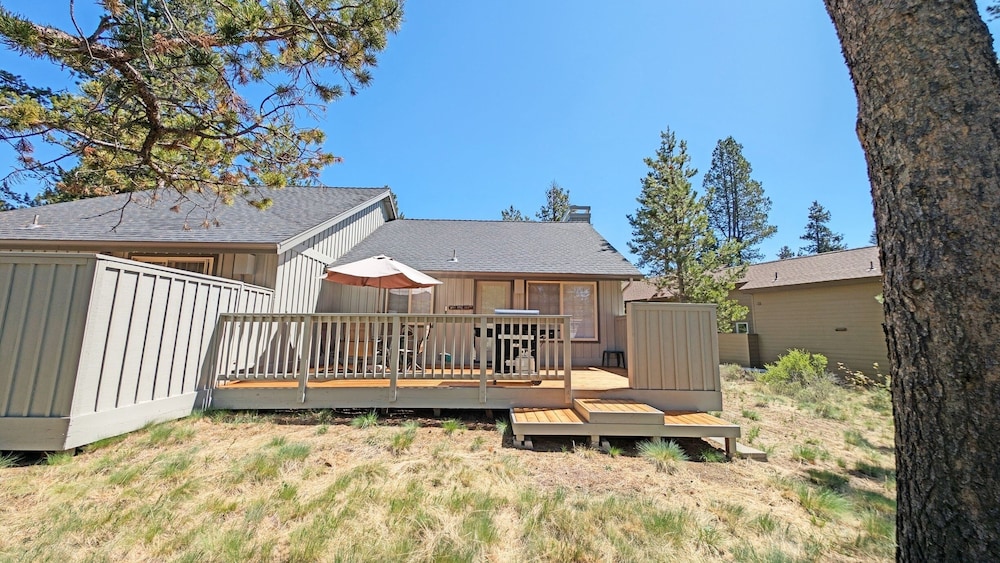 Snowshoe Inn-pyramid Mtn 7 3 Bedroom Home