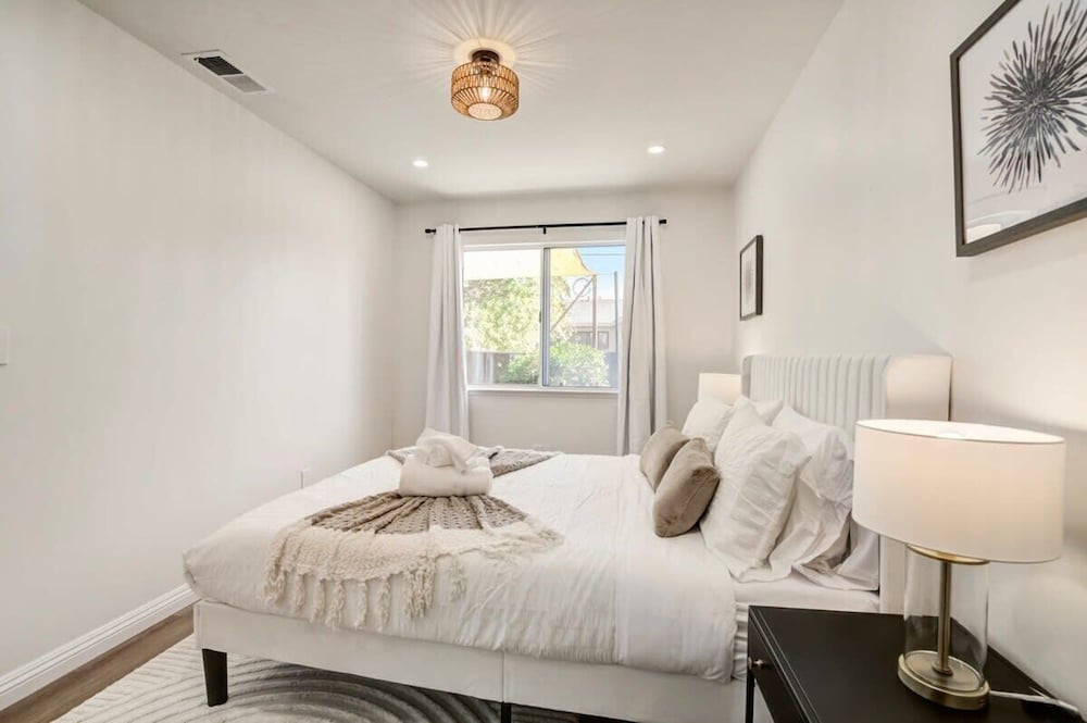 @ Marbella Lane - Stylish Cozy4br in Siliconvalley