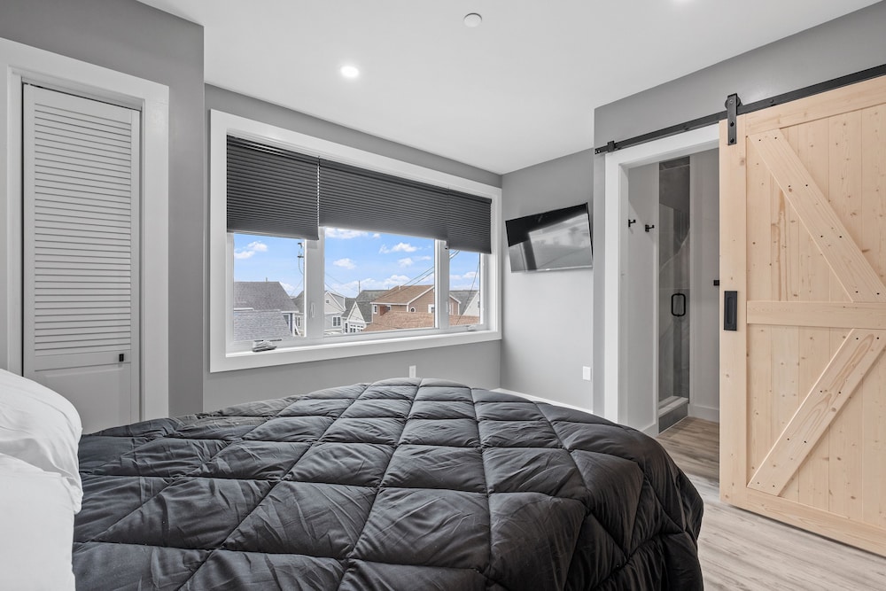 New Luxury 4 Bed Condo Perfect for Winter Rental