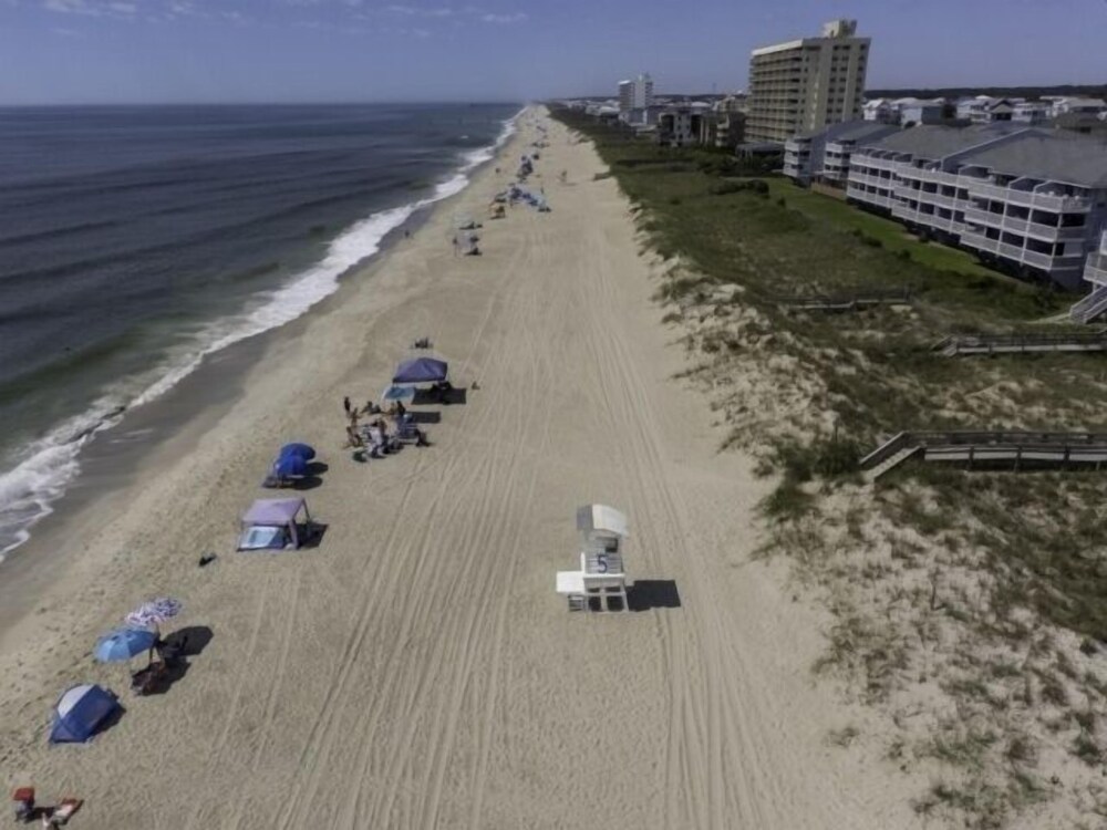 Pura Vida Pure Life - Expansive Views Of The Ocean And Wide Sandy Beach 1 Bedroom Condo by RedAwning view 4