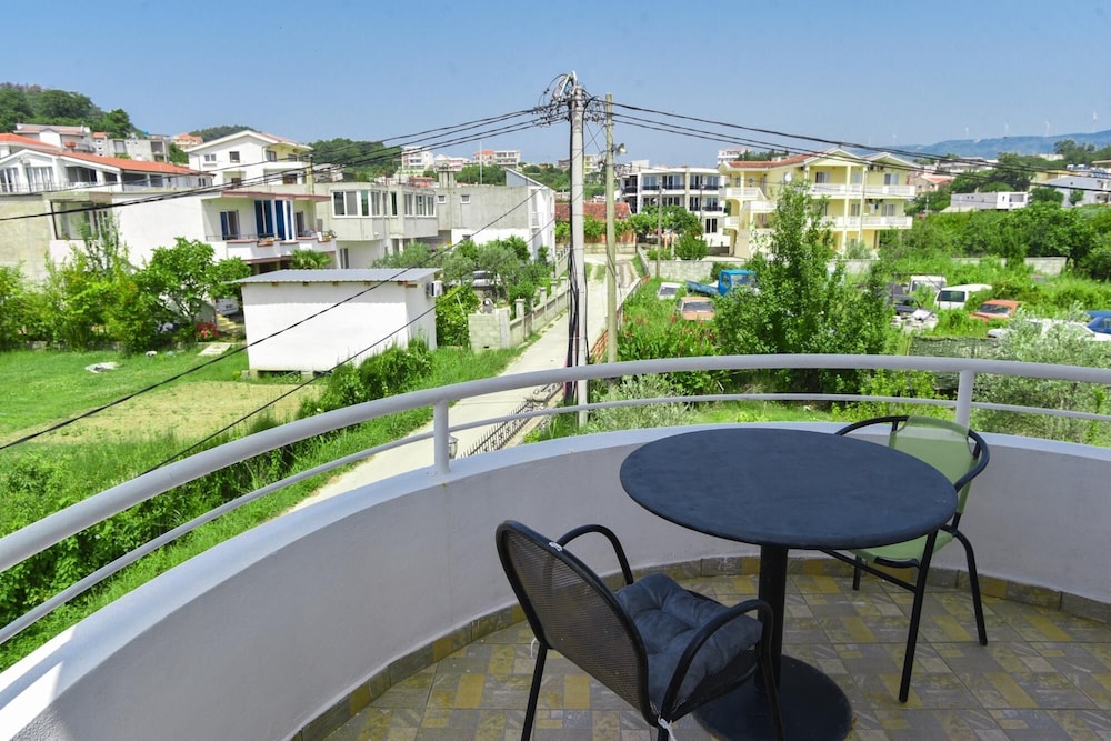 Chic Studio Flat w Garden in Ulcinj view 4