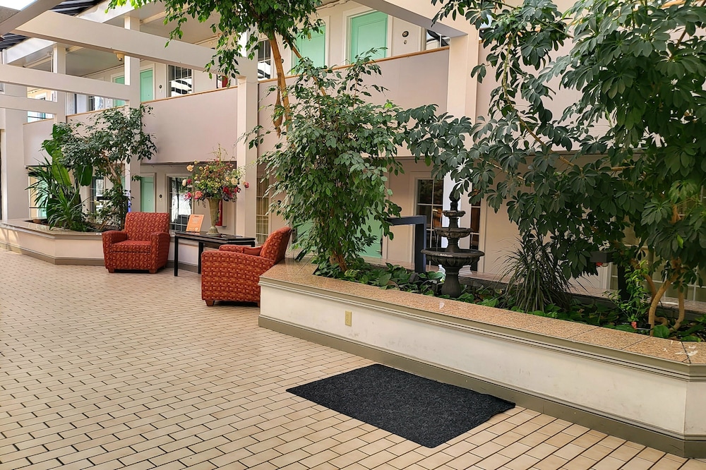 Greeneville Inn and Suites view 4