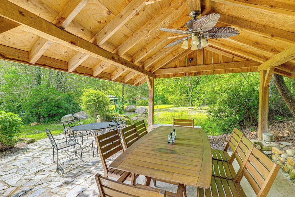 On-site Pond & Creek: Serene Cabin by Caesars Head