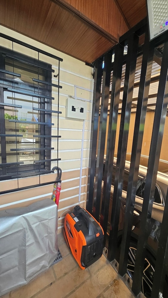 3 Bedroom Fully Furnished Aircon House With Free Car Park