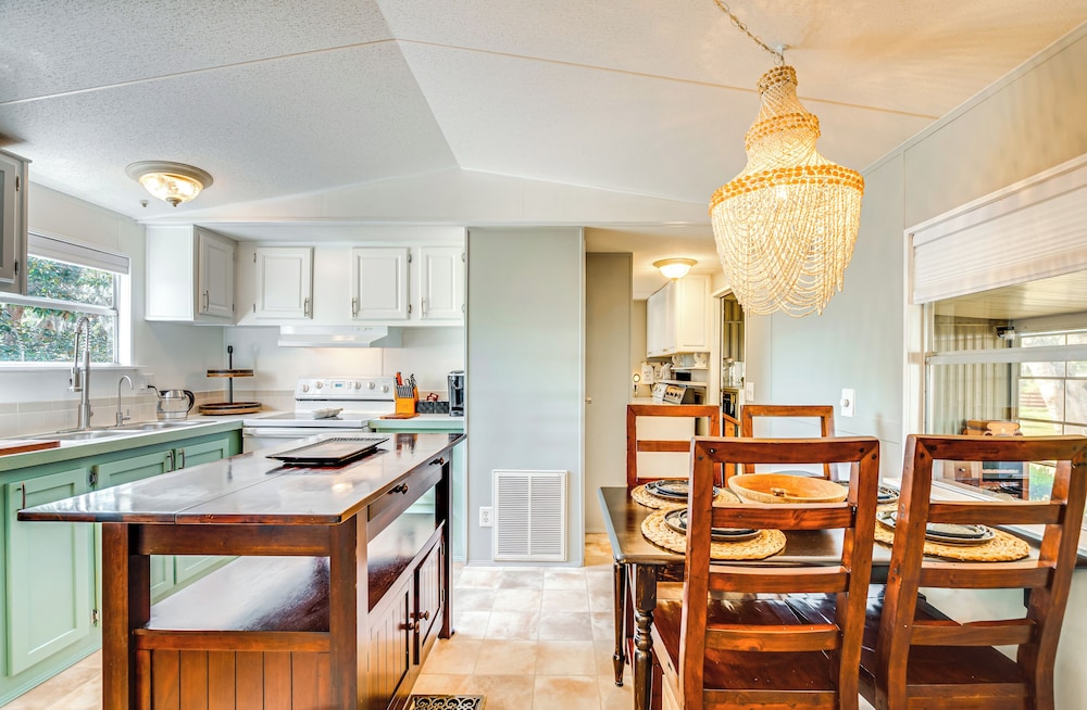 Day Trip to Disney: Lush Home w/ Outdoor Spaces!