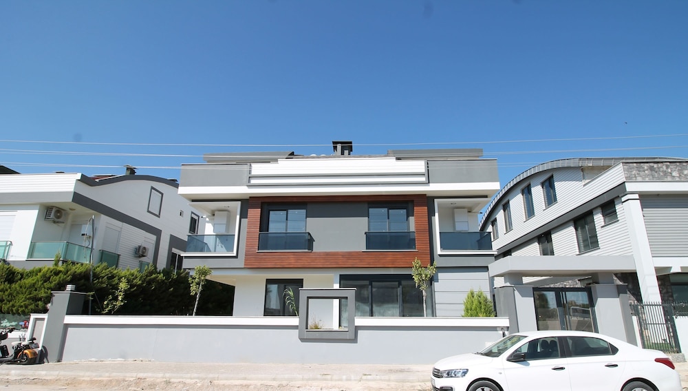 Professionally Maintained Spacious New Suites 2-4