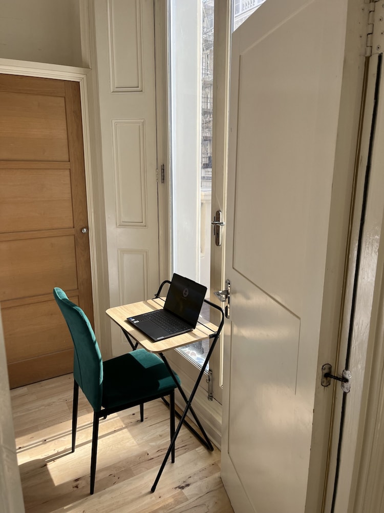 Newly Refurbished - Awesome 3 Bedroom Notting Hill Very Central With a Balcony