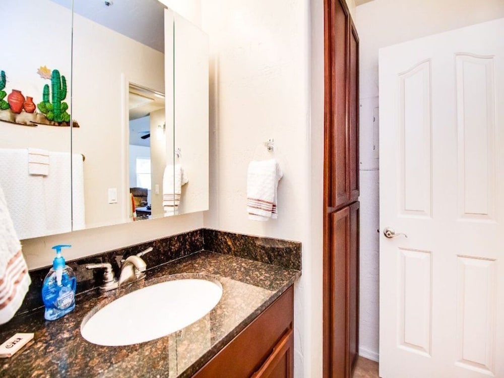 Beautiful Condo in Prime Scottsdale Location! view 5