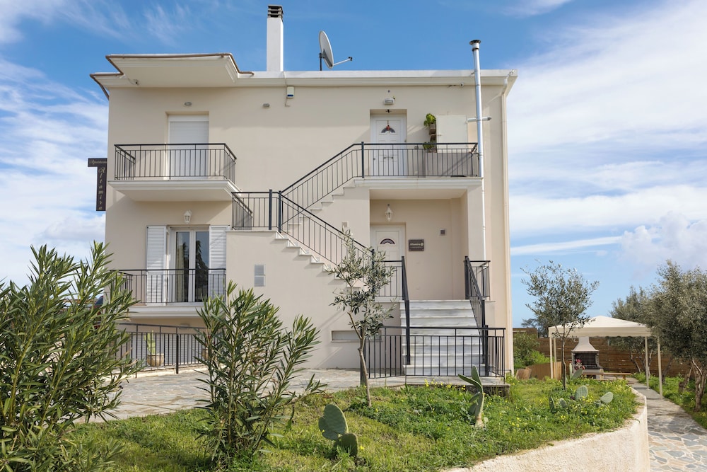 Altamira Holiday Apartment - 6 People Veranda With Views view 2