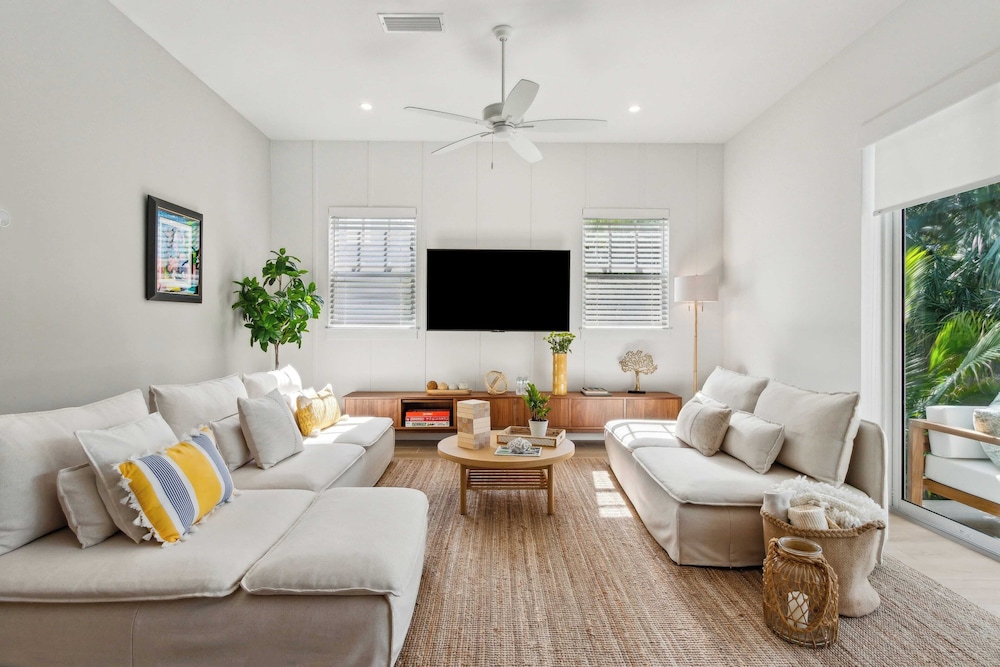 Serenity at Surfside by Avantstay Pool, Porches, Fire Pit & Arcade Near Vilano Beach