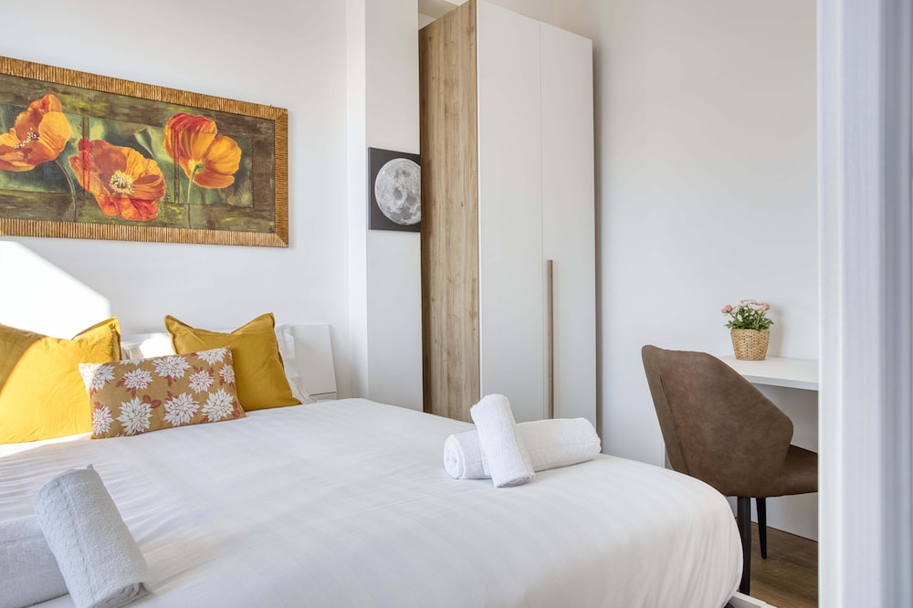 Bright flat near Lambretta Park