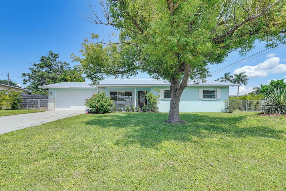 Beach Gear Provided! Cozy Family Home in Bradenton