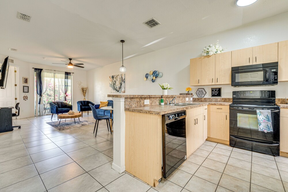 Pool Access: Family-friendly Poinciana Condo!