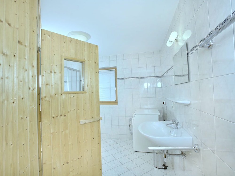 Cozy Chalet with Sauna near Königsleiten