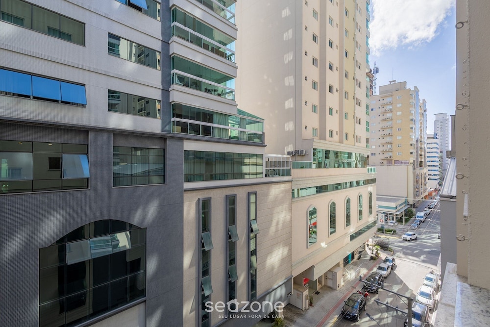 Modern and Exclusive Apartments in Meia Praia, 450m From the Beach - EST