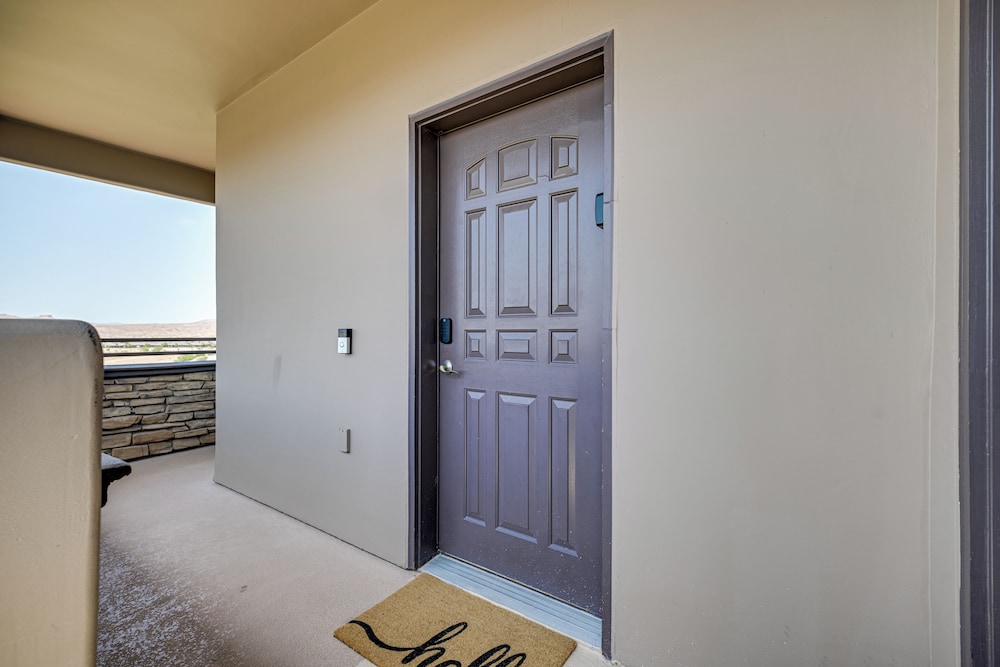 Golf Course Views & Private Deck: Mesquite Condo!