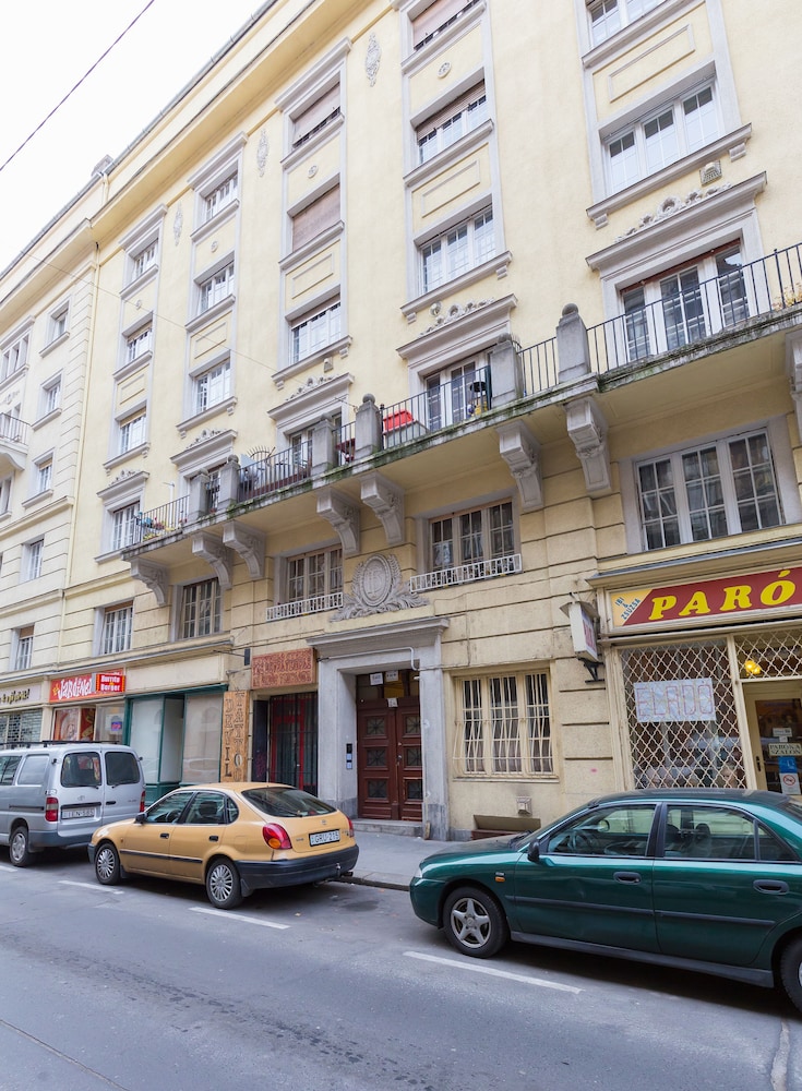 Real Apartments Kertész II.