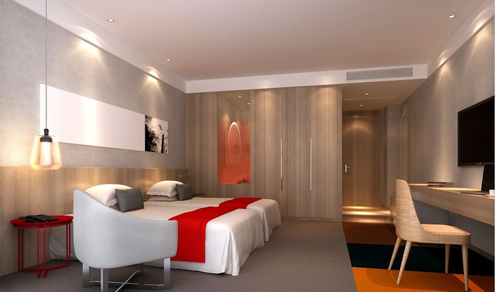 Jingtang Ramada Encore Hotel