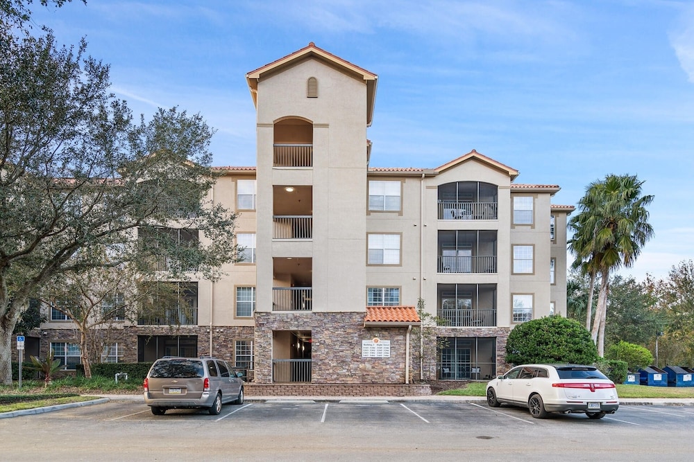 Tuscana Resort 2 Bedroom Condo Clubhouse Access 8 miles to Disney 2 Condo