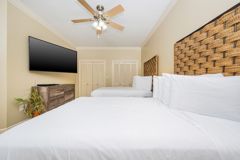 Phoenix Ix 907 2 Bedroom Condo