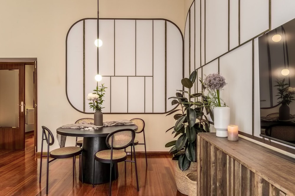 Uzer - 2 Bedrooms in Recoletos