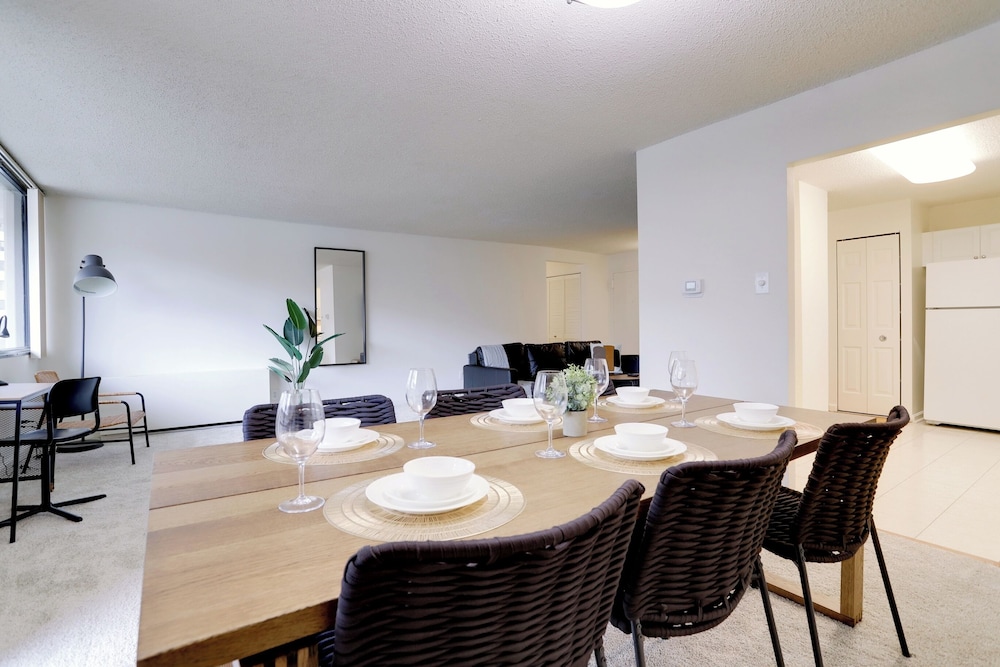 Modern 2BR Apt in Crystal City near D.C.