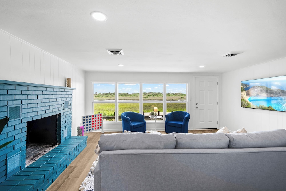 Waterfront Serenity Steps to Beach Fire Pit BBQ