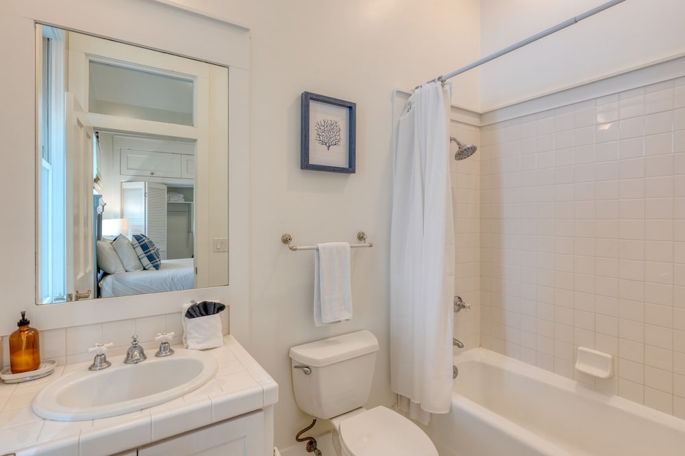 Destin Dream by Avantstay 2-story Home Walk to Beach Hot Tub Golf Cart