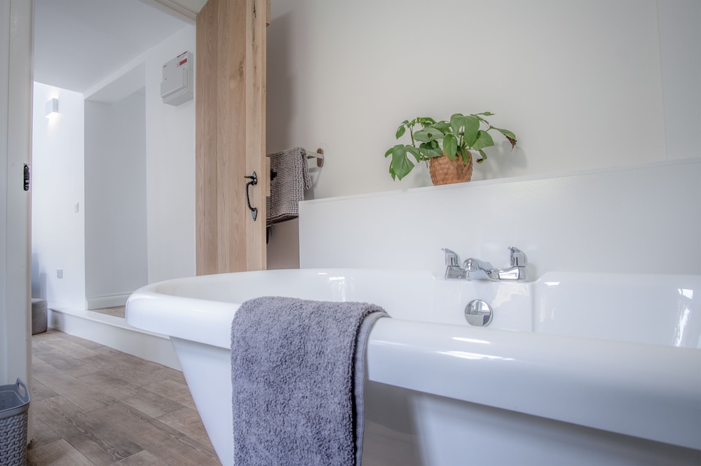 Brook Cottage Green - 2 Bedroom - Dale view 4
